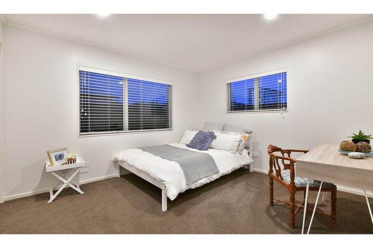 Photo of property in 168 Centreway Road, Orewa, 0931