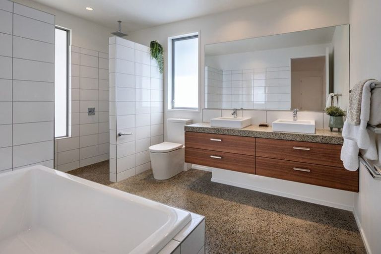 Photo of property in 128 Seatoun Heights Road, Seatoun, Wellington, 6022