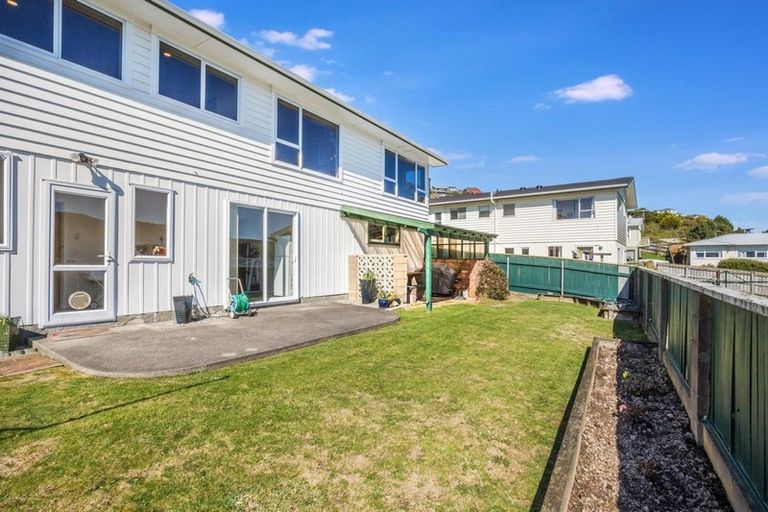 Photo of property in 2 Spicer Place, Tawa, Wellington, 5028