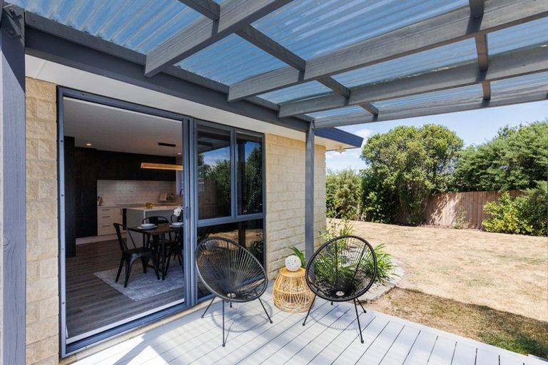 Photo of property in 12 Aspen Way, Kelvin Grove, Palmerston North, 4414