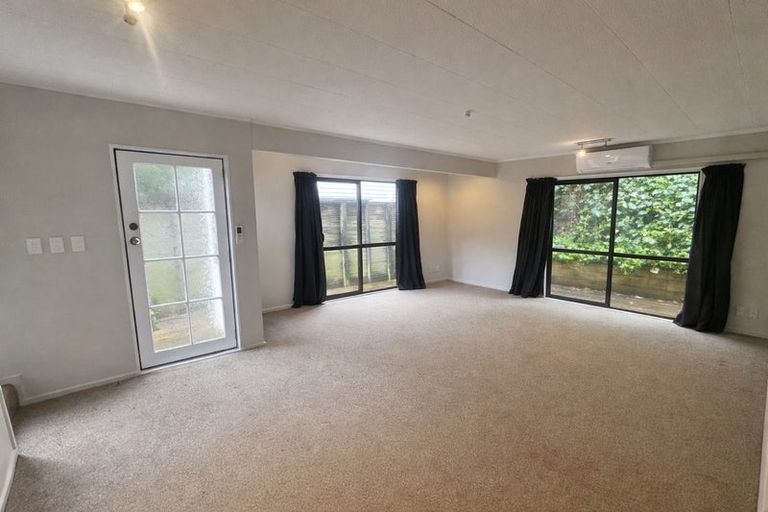 Photo of property in 6 Tiketike Way, Brooklyn, Wellington, 6021