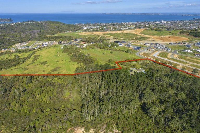 Photo of property in 60 Sunnyheights Road, Orewa, 0931