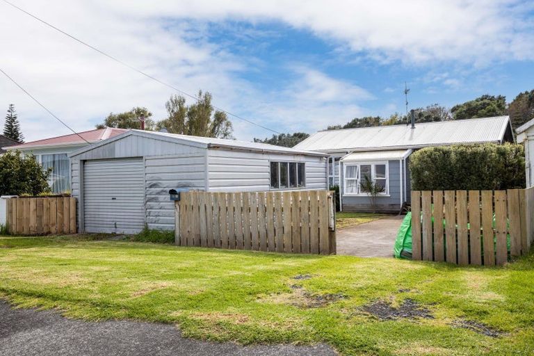 Photo of property in 52 Blake Street, Waitara, 4320
