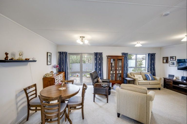 Photo of property in 233a Grove Road, Mayfair, Hastings, 4122