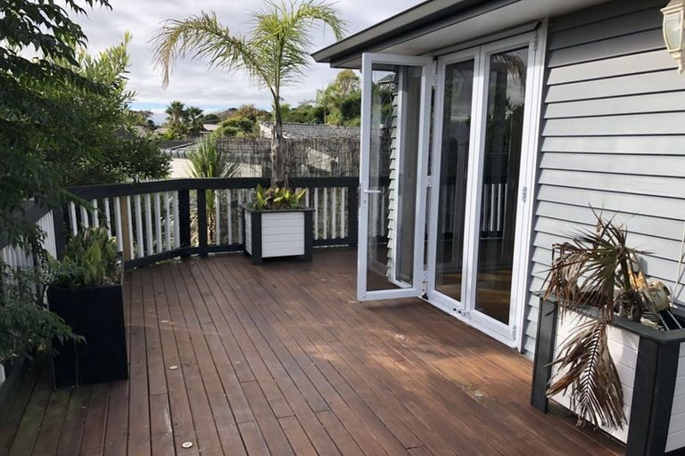 Photo of property in 14 Tiri View Place, Waiake, Auckland, 0630