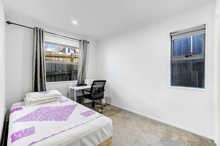 Photo of property in 74a Awaroa Road, Sunnyvale, Auckland, 0612