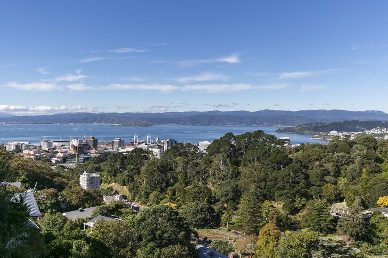 Photo of property in 36 Orangi Kaupapa Road, Northland, Wellington, 6012