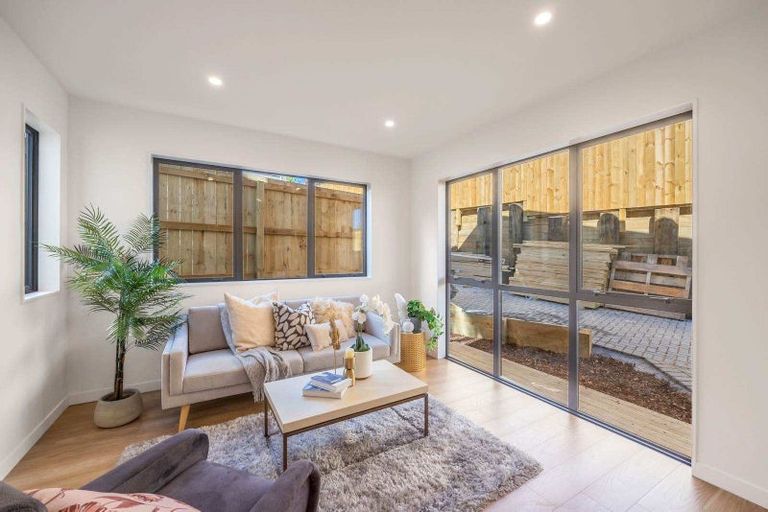 Photo of property in 35c Noall Street, Te Atatu Peninsula, Auckland, 0610