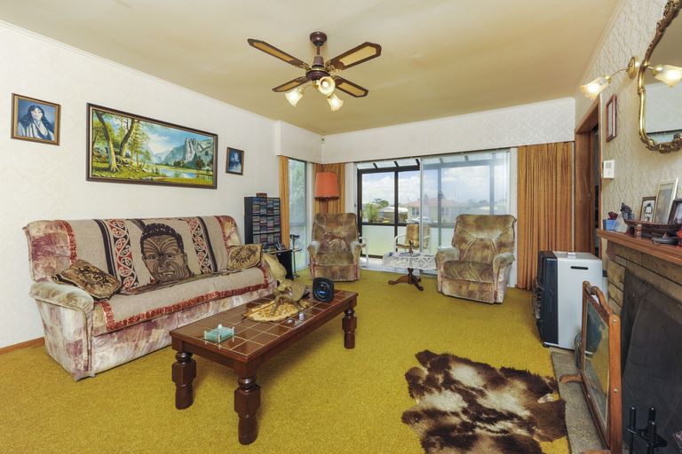 Photo of property in 24 Montmere Avenue, Te Atatu Peninsula, Auckland, 0610