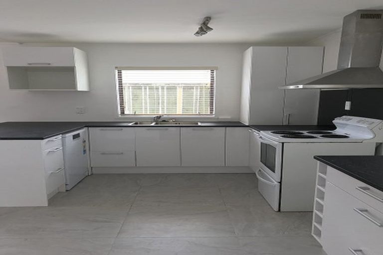 Photo of property in 1/19 Tree View Avenue, Glenfield, Auckland, 0629