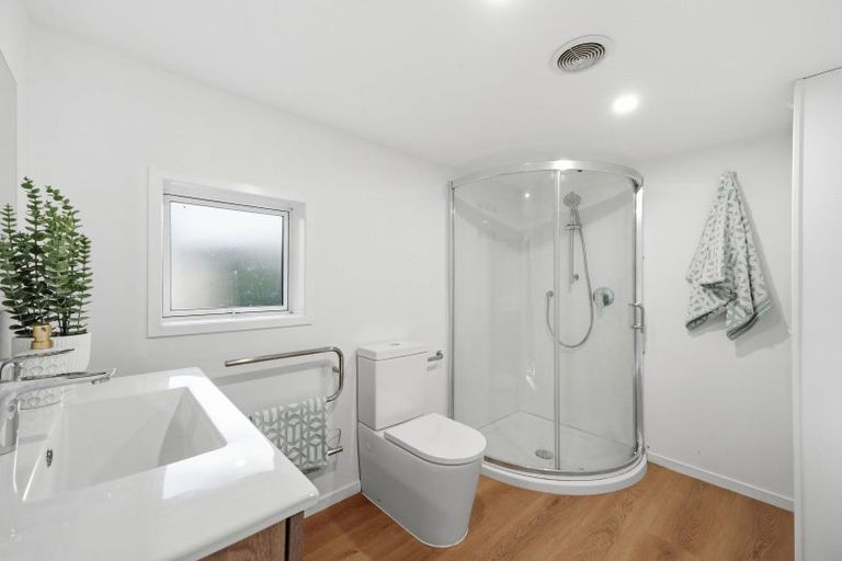 Photo of property in 1/4 Firth Road, Torbay, Auckland, 0630