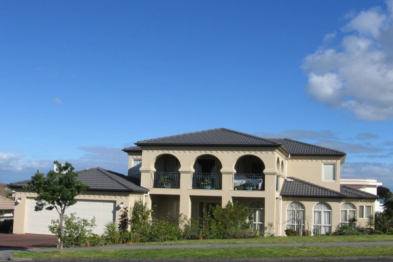 Photo of property in 1 Santa Ana Drive, Shamrock Park, Auckland, 2016