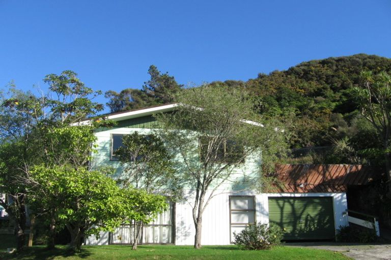 Photo of property in 8 Bogle Grove, Stokes Valley, Lower Hutt, 5019