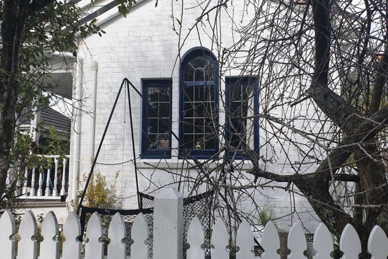 Photo of property in 1/56 Beresford Street, Bayswater, Auckland, 0622