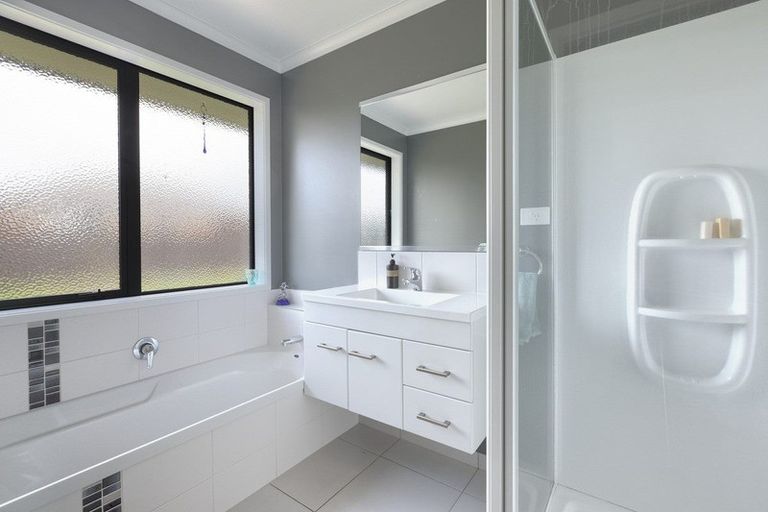 Photo of property in 16 Drabble Crescent, Papamoa Beach, Papamoa, 3118