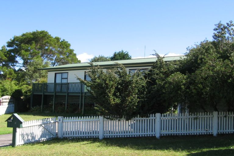 Photo of property in 6 Kayle Glen, West Harbour, Auckland, 0618