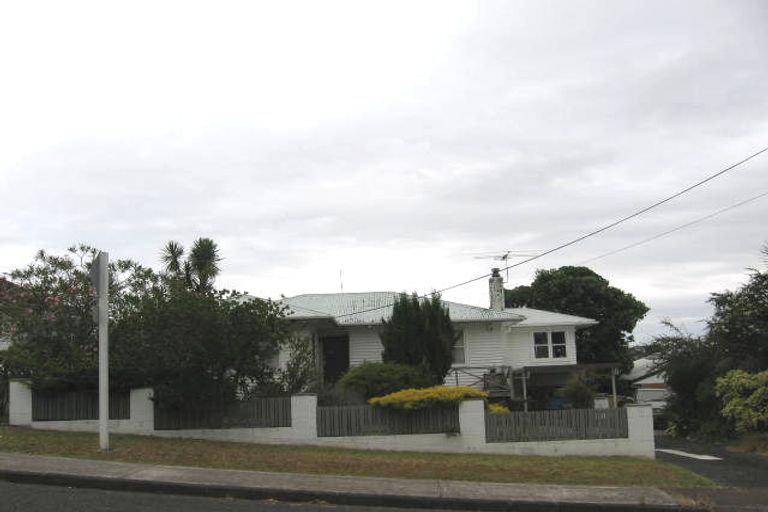Photo of property in 6 Tonkin Drive, Sunnynook, Auckland, 0620