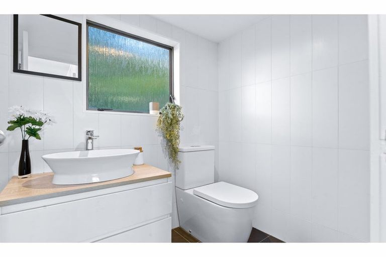 Photo of property in 74 Porritt Avenue, Chatswood, Auckland, 0626