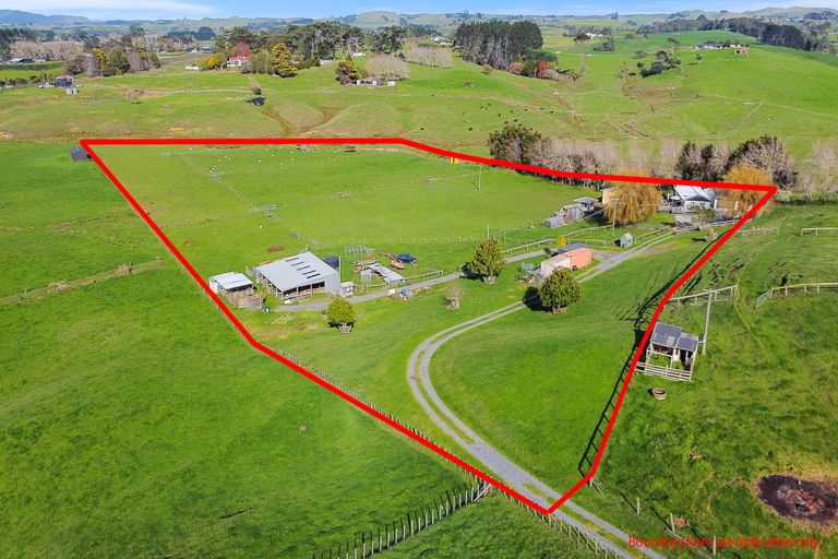 Photo of property in 141 Karioitahi Road, Waiuku, 2683