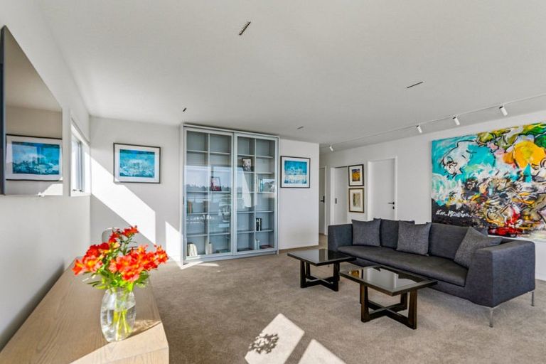 Photo of property in Seaview Apartments, 13/64 Milford Road, Milford, Auckland, 0620