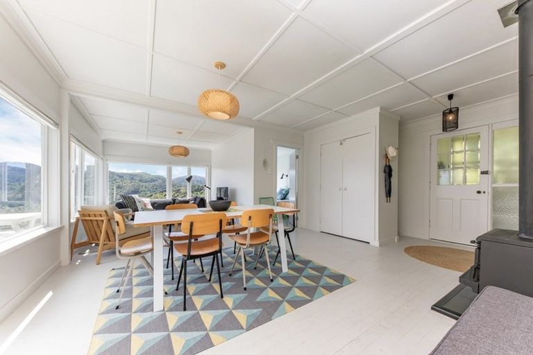 Photo of property in 42 Rayner Road, Piha, 0772