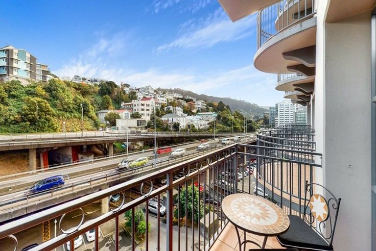 Photo of property in Atrium Towers, 4r/154 The Terrace, Wellington Central, Wellington, 6011