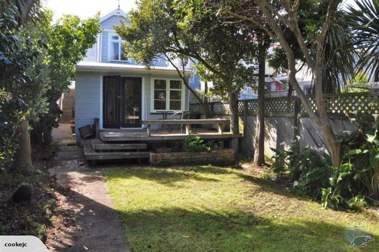 Photo of property in 23 Moir Street, Mount Victoria, Wellington, 6011