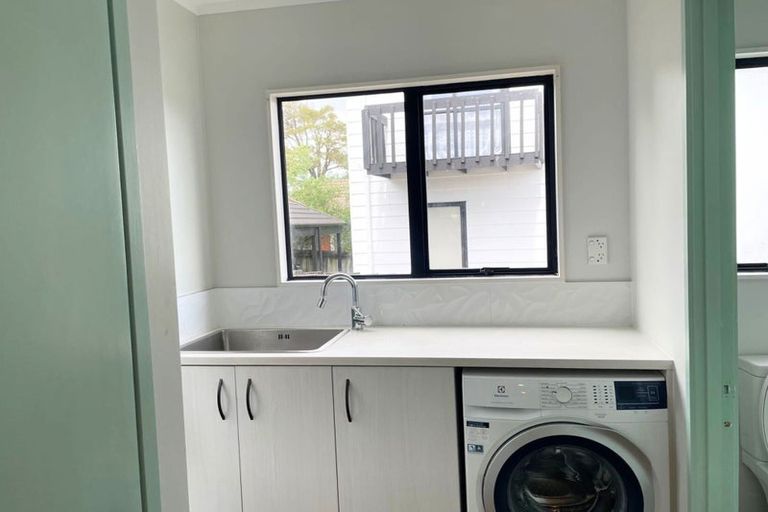 Photo of property in 1/4 Manuka Road, Glenfield, Auckland, 0629