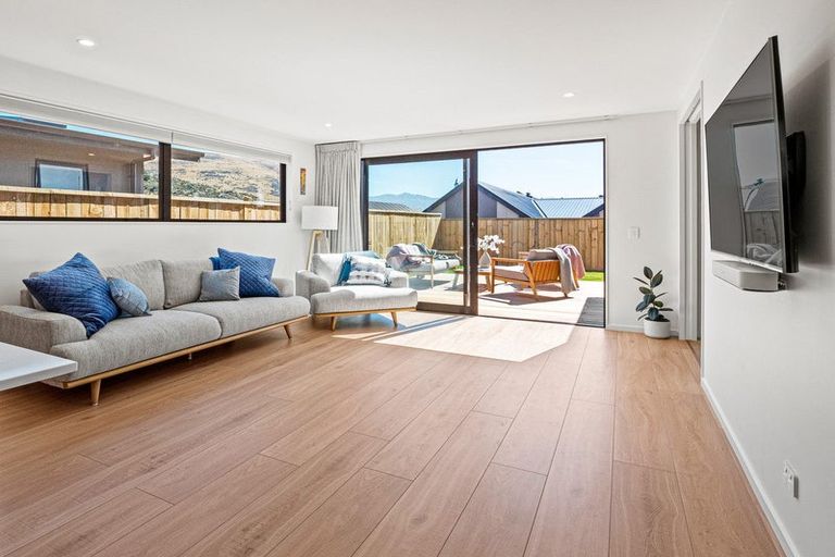 Photo of property in 18 Plough Street, Jacks Point, 9371