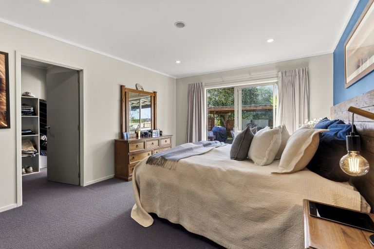 Photo of property in 23 Heta Road, Highlands Park, New Plymouth, 4312