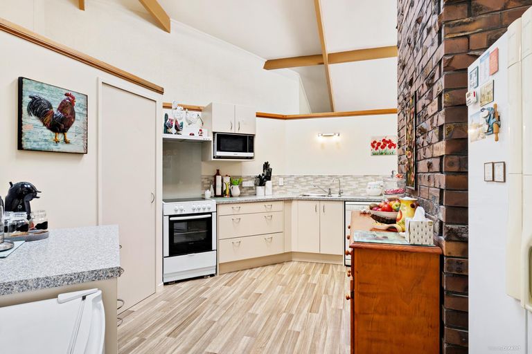 Photo of property in 350c Great South Road, Opaheke, Papakura, 2113