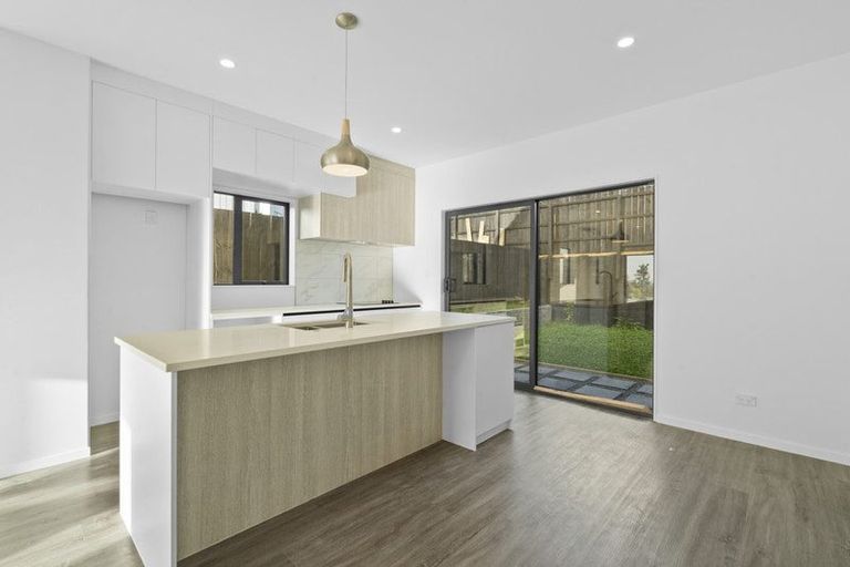 Photo of property in 62a Crestview Rise, Papakura, 2110