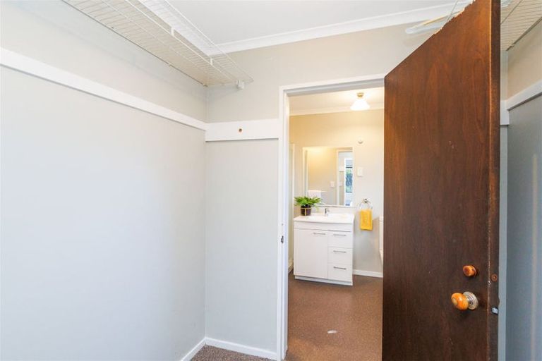 Photo of property in 100 John F Kennedy Drive, Milson, Palmerston North, 4414