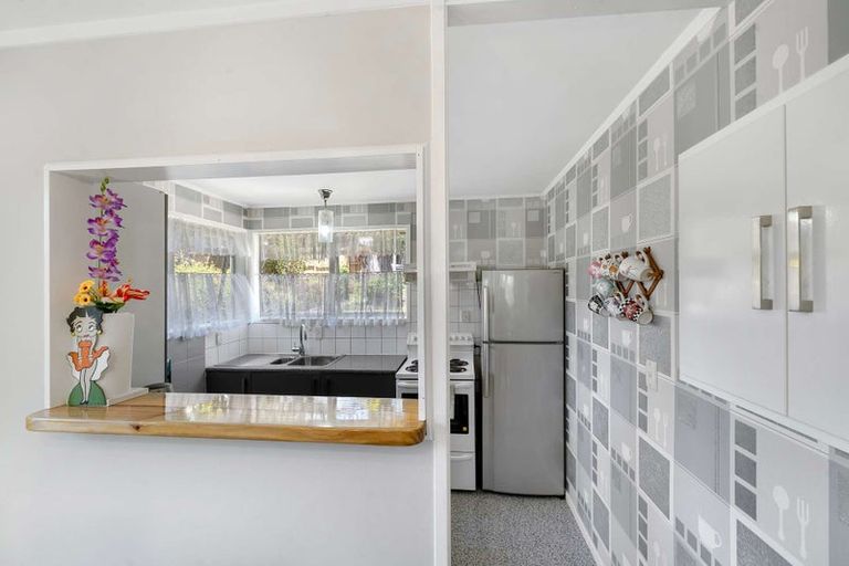 Photo of property in 10 Glucina Place, Glen Eden, Auckland, 0602