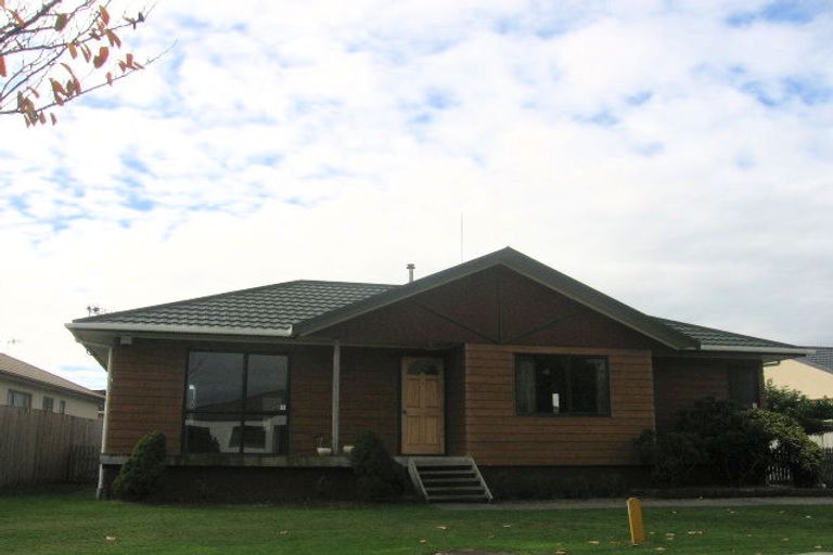 Photo of property in 32 Dalfield Place, Highbury, Palmerston North, 4412