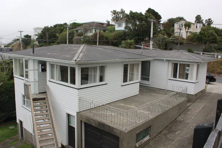 Photo of property in 73 Mills Road, Brooklyn, Wellington, 6021