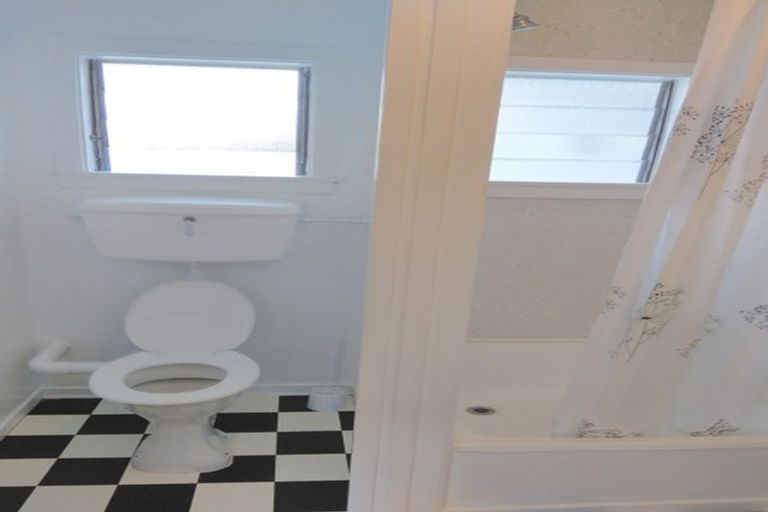 Photo of property in 25 Fulford Street, New Plymouth, 4310