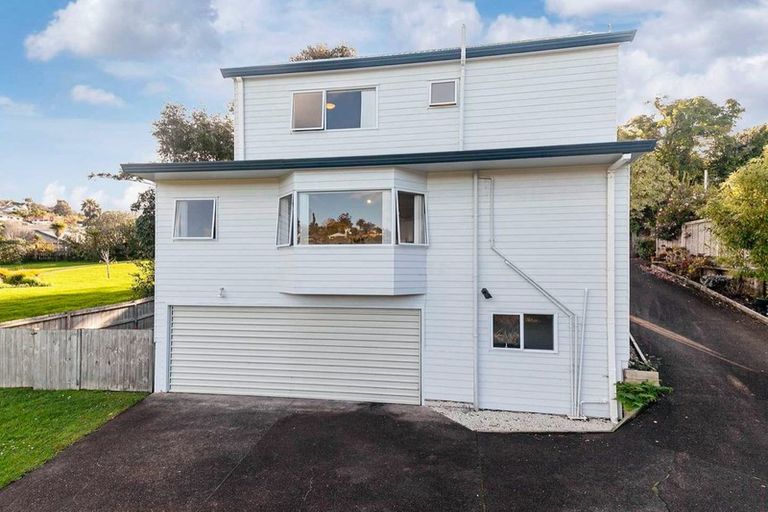 Photo of property in 2/94 Nigel Road, Browns Bay, Auckland, 0630
