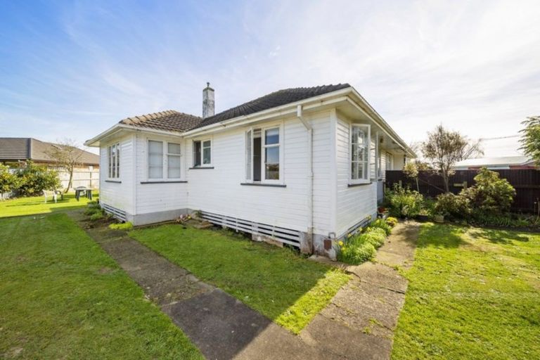 Photo of property in 13 Douglas Street, Hawera, 4610