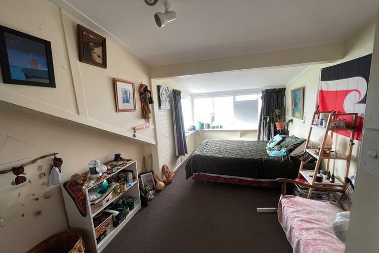 Photo of property in 80 Queens Drive, Lyall Bay, Wellington, 6022