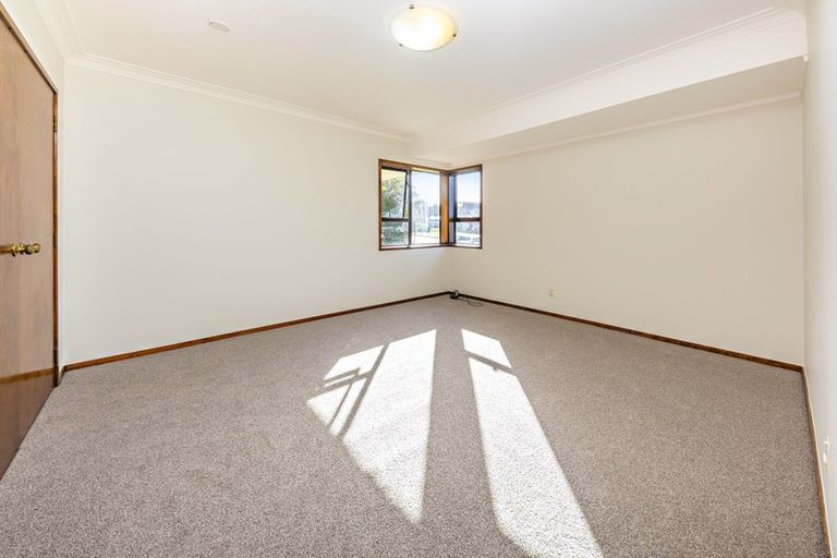 Photo of property in 16 Voltaire Court, Botany Downs, Auckland, 2010