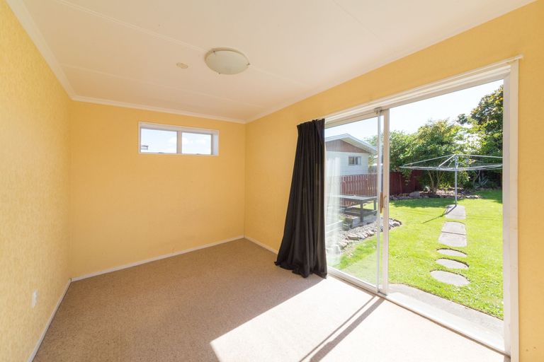Photo of property in 23 Raglan Avenue, Cloverlea, Palmerston North, 4412
