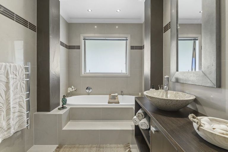 Photo of property in 1 Eyres Place, Ohauiti, Tauranga, 3112