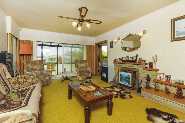 Photo of property in 24 Montmere Avenue, Te Atatu Peninsula, Auckland, 0610