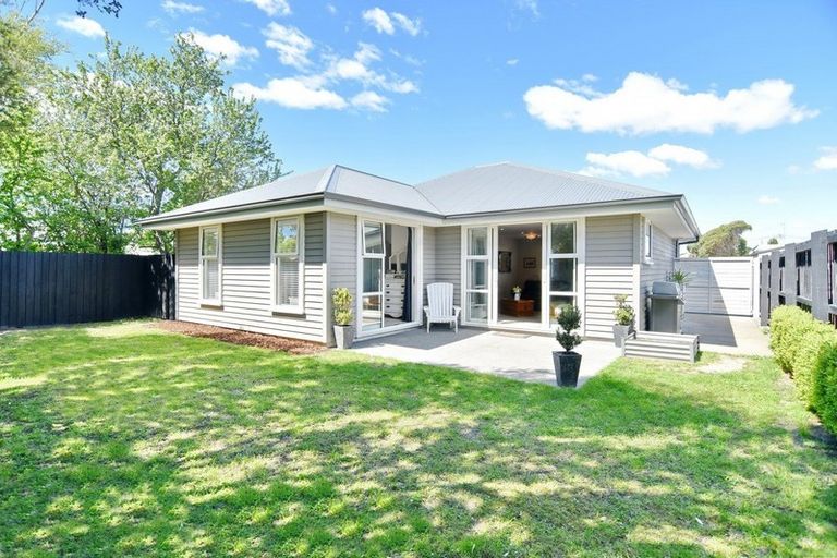 Photo of property in 9a Sylvia Street, Parklands, Christchurch, 8083