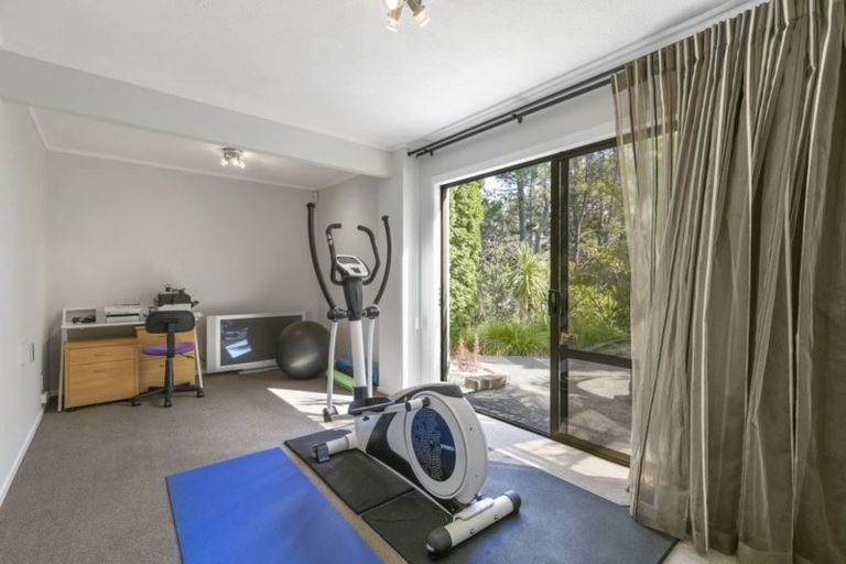 Photo of property in 20 Saddleback Rise, Murrays Bay, Auckland, 0630