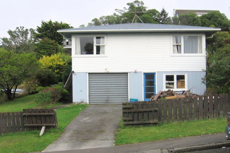 Photo of property in 51 Batchelor Street, Newlands, Wellington, 6037