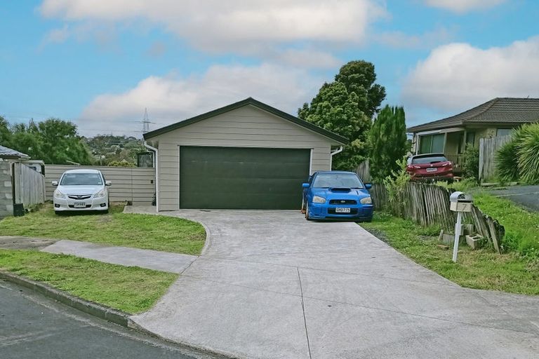Photo of property in 7 Halloran Place, Massey, Auckland, 0614