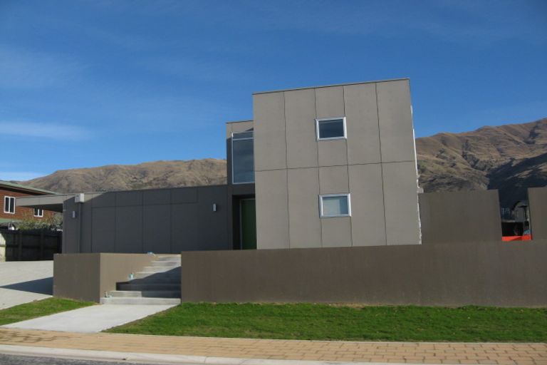 Photo of property in 17 Stonebrook Drive, Wanaka, 9305