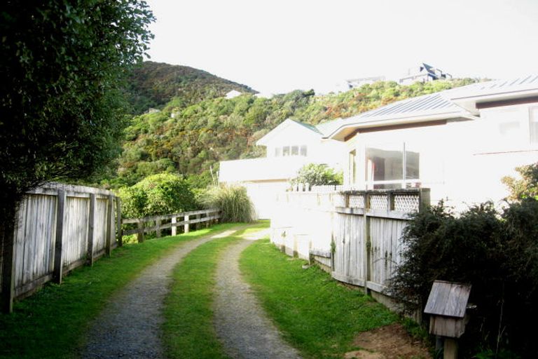 Photo of property in 16 Kapil Grove, Khandallah, Wellington, 6035